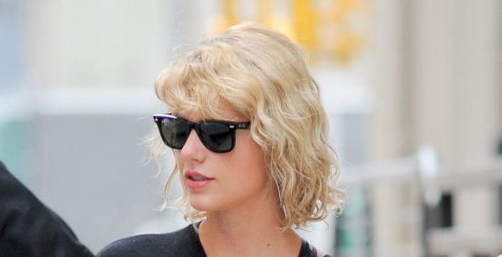 Taylor Swift w obcisłych leginsach